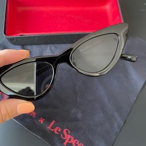 Le specs x Adam Selman retro sunglasses!
